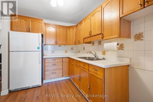 411 - 365 Geneva Street, St. Catharines (446 - Fairview), ON - Indoor Photo Showing Kitchen With Double Sink