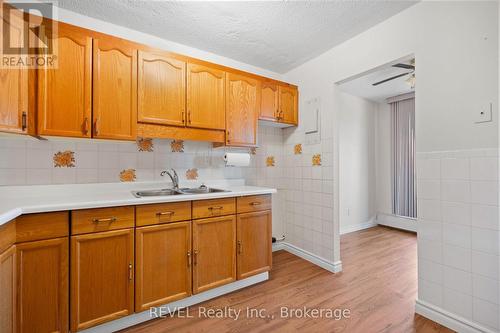 411 - 365 Geneva Street, St. Catharines (446 - Fairview), ON - Indoor Photo Showing Kitchen With Double Sink