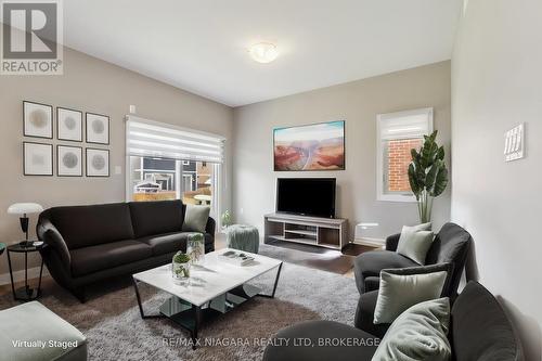 24 Lamb Crescent, Thorold, ON - Indoor Photo Showing Living Room