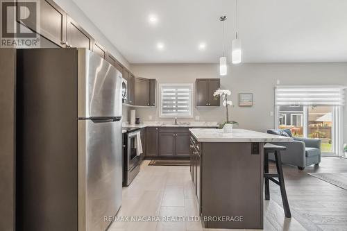 24 Lamb Crescent, Thorold, ON - Indoor Photo Showing Kitchen With Stainless Steel Kitchen With Upgraded Kitchen