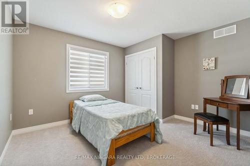 24 Lamb Crescent, Thorold, ON - Indoor Photo Showing Bedroom