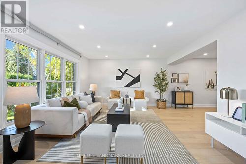 769 Sutherland Avenue, Newmarket, ON - Indoor Photo Showing Living Room