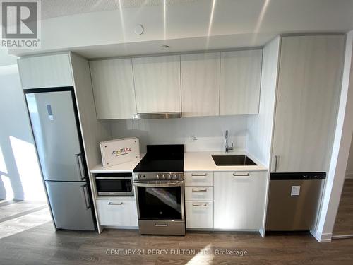 909 - 195 Commerce Street, Vaughan, ON - Indoor Photo Showing Kitchen