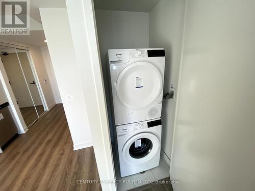 909 - 195 Commerce Street, Vaughan, ON - Indoor Photo Showing Laundry Room