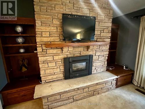 15216 Dixie Road, Caledon, ON - Indoor Photo Showing Living Room With Fireplace