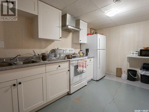 2615 Lacon Street, Regina, SK - Indoor Photo Showing Kitchen With Double Sink