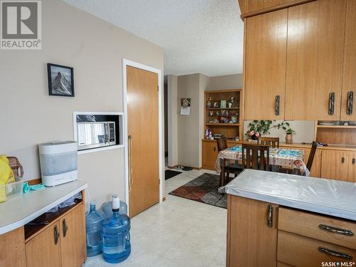 2615 Lacon Street, Regina, SK - Indoor Photo Showing Kitchen