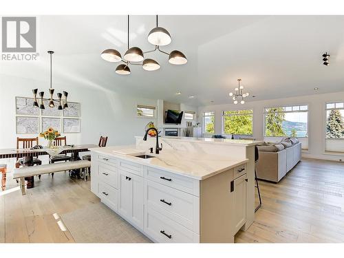 465 Okaview Road, Kelowna, BC - Indoor