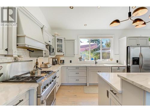 465 Okaview Road, Kelowna, BC - Indoor Photo Showing Kitchen With Upgraded Kitchen