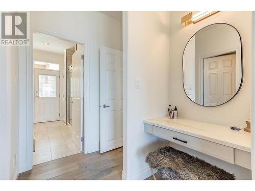 Makeup Table in Primary Bedroom area. - 465 Okaview Road, Kelowna, BC - Indoor