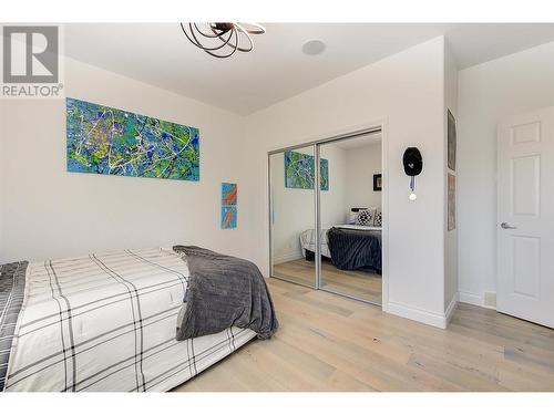 465 Okaview Road, Kelowna, BC - Indoor Photo Showing Bedroom