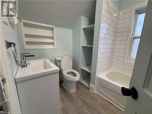 396 Church Street, Cambridge, ON - Indoor Photo Showing Bathroom