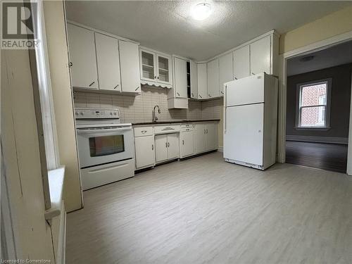 396 Church Street, Cambridge, ON - Indoor Photo Showing Kitchen