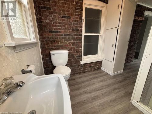 396 Church Street, Cambridge, ON - Indoor Photo Showing Bathroom