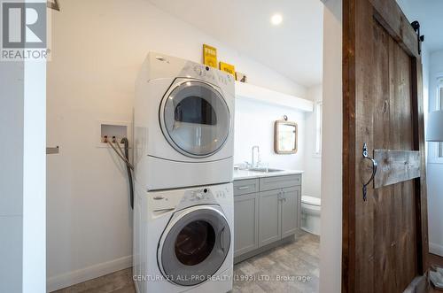 40 King Street W, Cobourg, ON - Indoor Photo Showing Laundry Room