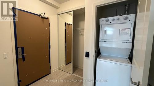 1807 - 4955 Yonge Street, Toronto, ON - Indoor Photo Showing Laundry Room