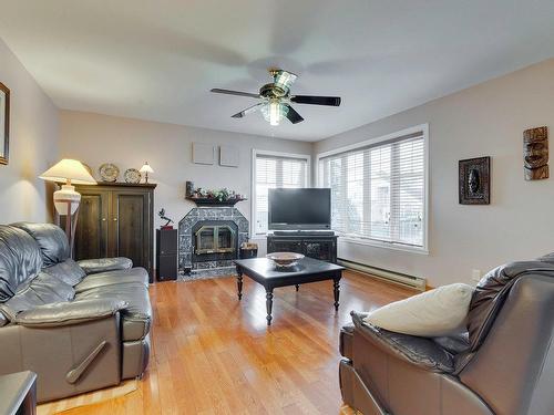 Salon - 6025 Rue Sauvageau, Laval (Auteuil), QC - Indoor Photo Showing Living Room With Fireplace