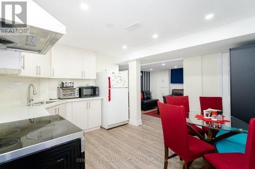 42 Four Seasons Circle, Brampton, ON - Indoor Photo Showing Kitchen