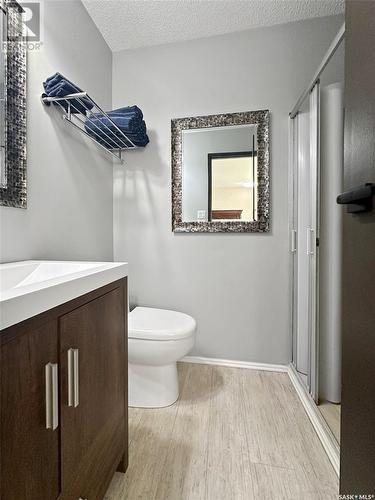 120 Hayes Drive, Swift Current, SK - Indoor Photo Showing Bathroom