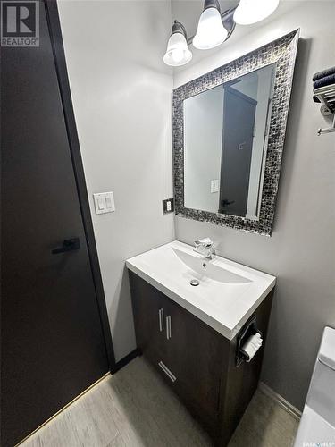 120 Hayes Drive, Swift Current, SK - Indoor Photo Showing Bathroom