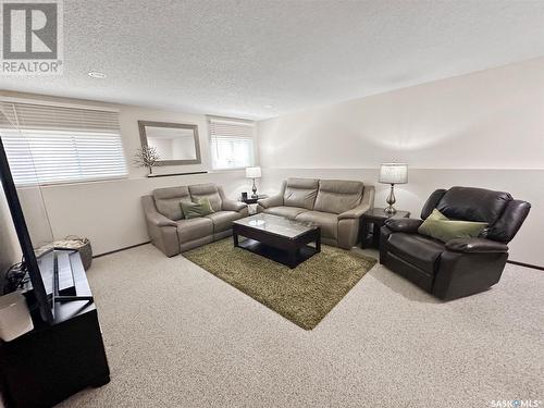 120 Hayes Drive, Swift Current, SK - Indoor Photo Showing Living Room