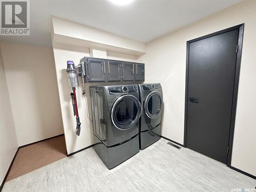 120 Hayes Drive, Swift Current, SK - Indoor Photo Showing Laundry Room