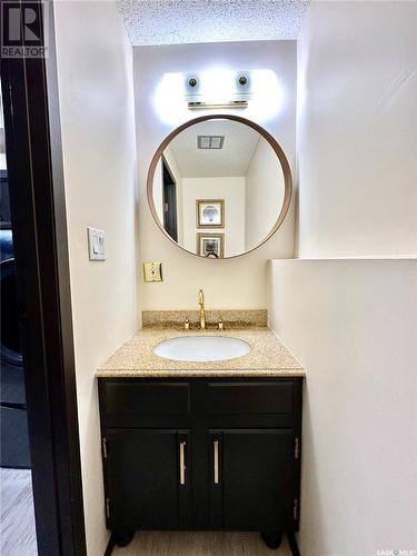 120 Hayes Drive, Swift Current, SK - Indoor Photo Showing Bathroom