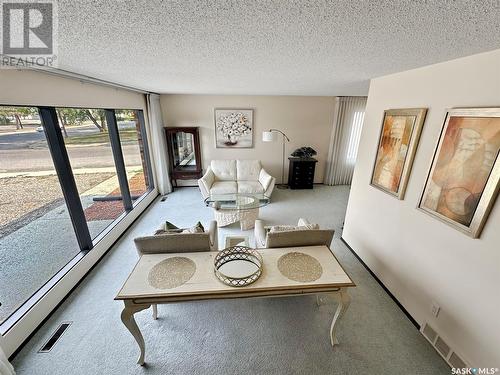 120 Hayes Drive, Swift Current, SK - Indoor Photo Showing Living Room