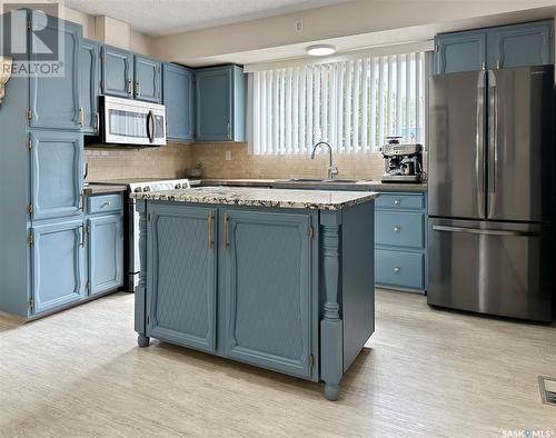 120 Hayes Drive, Swift Current, SK - Indoor Photo Showing Kitchen