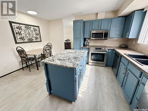 120 Hayes Drive, Swift Current, SK - Indoor Photo Showing Kitchen With Stainless Steel Kitchen With Double Sink With Upgraded Kitchen