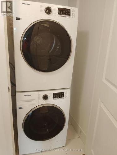 1110 - 204 Burnhamthorpe Road E, Mississauga, ON - Indoor Photo Showing Laundry Room