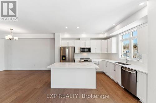 601 Knotridge Street, Ottawa, ON - Indoor Photo Showing Kitchen With Double Sink With Upgraded Kitchen