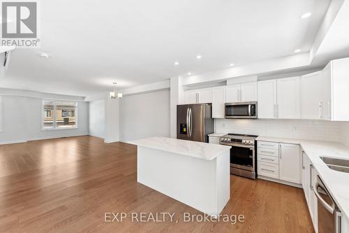 601 Knotridge Street, Ottawa, ON - Indoor Photo Showing Kitchen With Upgraded Kitchen