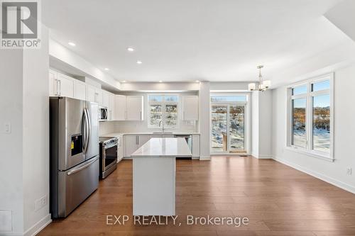 601 Knotridge Street, Ottawa, ON - Indoor Photo Showing Kitchen With Upgraded Kitchen