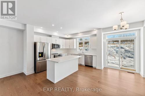 601 Knotridge Street, Ottawa, ON - Indoor Photo Showing Kitchen With Upgraded Kitchen