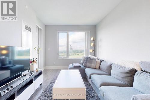 810 - 325 South Park Road, Markham, ON - Indoor Photo Showing Living Room