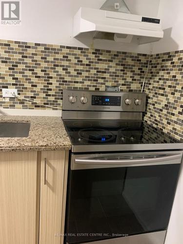 Bsmt - 10 Shenstone Avenue, Brampton, ON - Indoor Photo Showing Kitchen