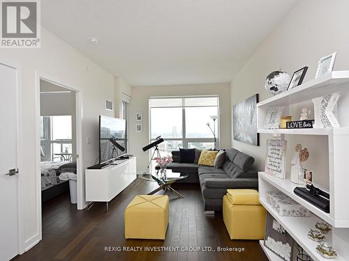 3808 - 510 Curran Place, Mississauga, ON - Indoor Photo Showing Living Room