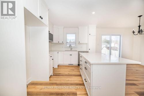 14 Durant Street, Petawawa, ON - Indoor Photo Showing Kitchen