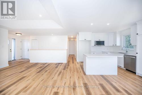 14 Durant Street, Petawawa, ON - Indoor Photo Showing Kitchen