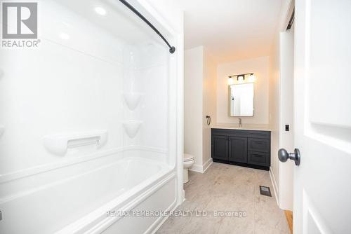 14 Durant Street, Petawawa, ON - Indoor Photo Showing Bathroom