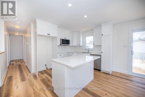 14 Durant Street, Petawawa, ON - Indoor Photo Showing Kitchen