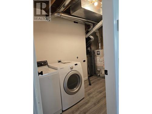 Upper Floor 11901 240 Street, Maple Ridge, BC - Indoor Photo Showing Laundry Room