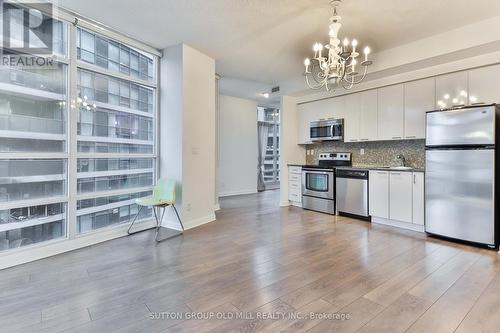 405 - 15 Bruyeres Mews, Toronto, ON - Indoor Photo Showing Kitchen