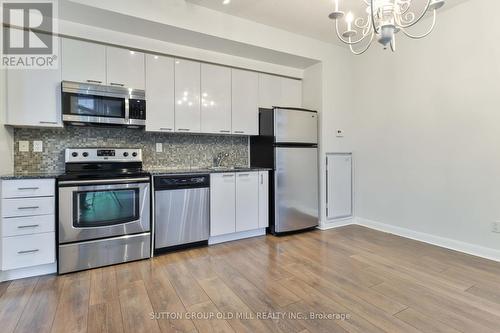 405 - 15 Bruyeres Mews, Toronto, ON - Indoor Photo Showing Kitchen