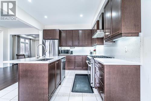 24 Richard Boyd Drive, East Gwillimbury, ON - Indoor Photo Showing Kitchen With Stainless Steel Kitchen With Upgraded Kitchen