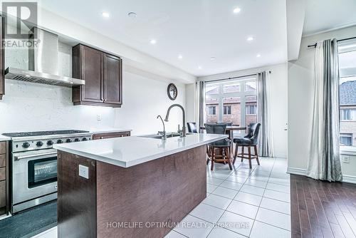 24 Richard Boyd Drive, East Gwillimbury, ON - Indoor Photo Showing Kitchen With Upgraded Kitchen