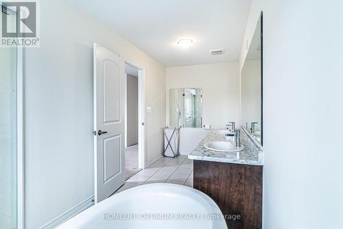 24 Richard Boyd Drive, East Gwillimbury, ON - Indoor Photo Showing Bathroom