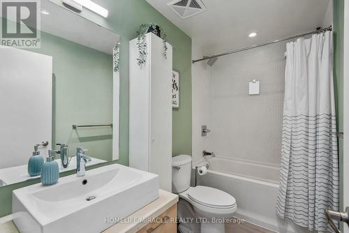 306 - 2 Bellefair Avenue, Toronto, ON - Indoor Photo Showing Bathroom