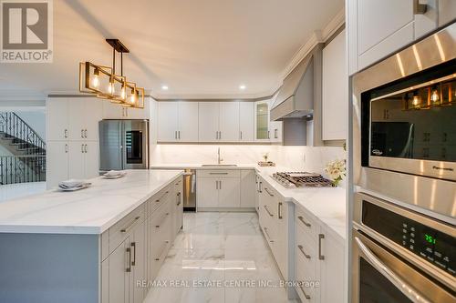 16 Bridgend Court S, Vaughan, ON - Indoor Photo Showing Kitchen With Stainless Steel Kitchen With Upgraded Kitchen